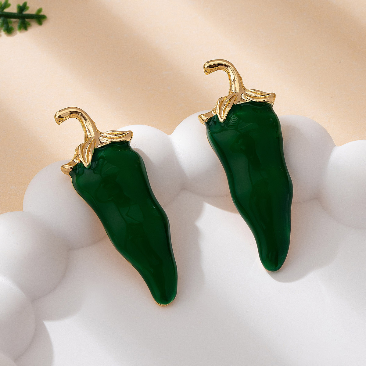 Quirky Chili Stud Earrings Wom - Ethnic Chic Fashion 评论和价格
